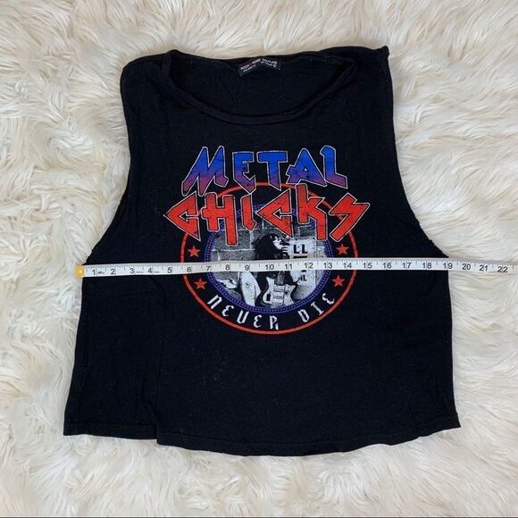 Metal Chicks black cut off graphic rocker top OSFA - Picture 6 of 9
